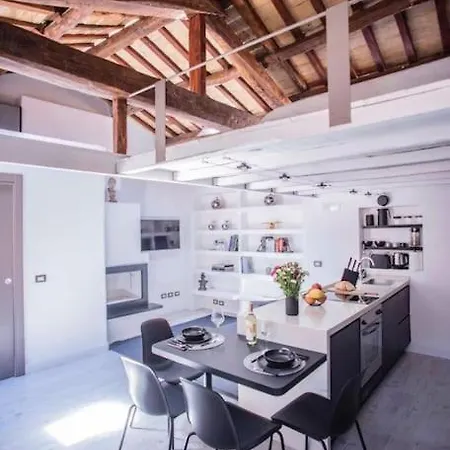 Apartment Mad Hatter Rom